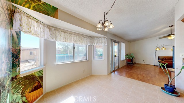 Detail Gallery Image 13 of 71 For 9781 Victor Ave, Hesperia,  CA 92345 - 4 Beds | 2 Baths