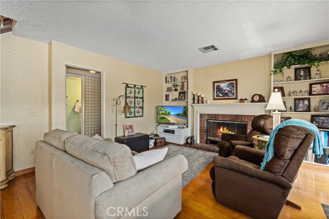 Detail Gallery Image 9 of 39 For 1659 Centre Ct, Palmdale,  CA 93551 - 3 Beds | 2/1 Baths