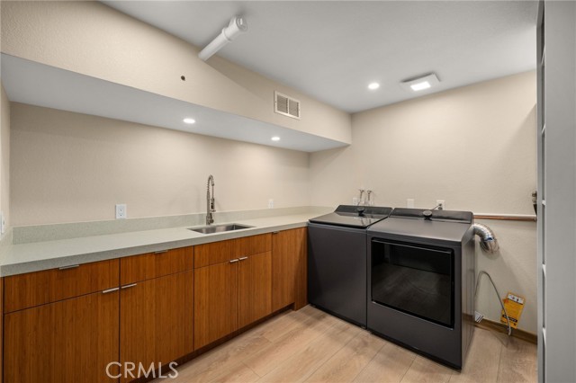 325 N Madison Avenue, Monrovia CA: https://media.crmls.org/medias/d96d6212-bfb4-4941-b84f-2c9dfbc0fecb.jpg