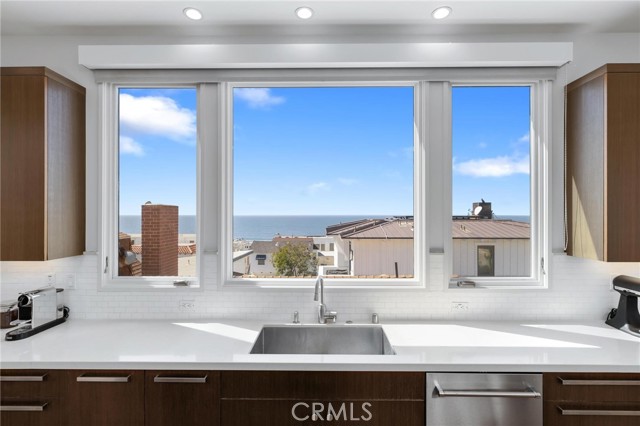 Detail Gallery Image 5 of 67 For 308 17th St, Manhattan Beach,  CA 90266 - 4 Beds | 3/1 Baths