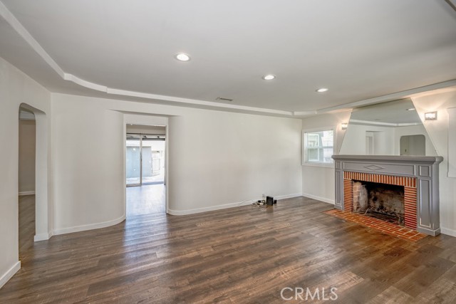 1219 N Lincoln Street, Burbank CA: https://media.crmls.org/medias/d96e5134-620f-4414-a64f-a85e0b8e59f4.jpg