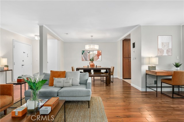 930 3rd Street, Santa Monica CA: https://media.crmls.org/medias/d96e5c08-cb49-4981-b4de-ad7bd87552f2.jpg