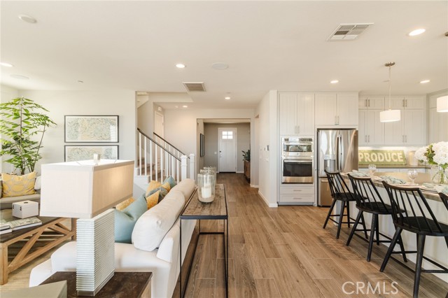 Detail Gallery Image 12 of 75 For 18108 Esker Ln, Canyon Country,  CA 91350 - 5 Beds | 3 Baths