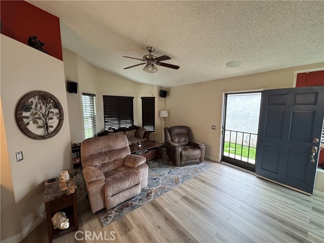 15957 Randall Avenue, Fontana CA: https://media.crmls.org/medias/d96f0d73-21f8-4f3a-9f3a-94282c671de2.jpg
