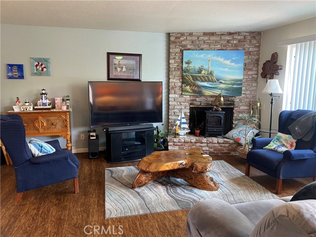 Detail Gallery Image 2 of 10 For 637 Carmelita Dr #7,  Salinas,  CA 93901 - 3 Beds | 2/1 Baths