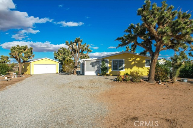 Detail Gallery Image 1 of 1 For 2727 Long View Rd, Yucca Valley,  CA 92284 - 3 Beds | 2 Baths
