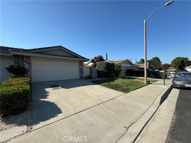 Detail Gallery Image 2 of 24 For 25561 Alicante Dr, Valencia,  CA 91355 - 3 Beds | 2 Baths