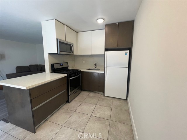 Detail Gallery Image 5 of 11 For 1250 W 37th St #4,  Los Angeles,  CA 90007 - 2 Beds | 1 Baths