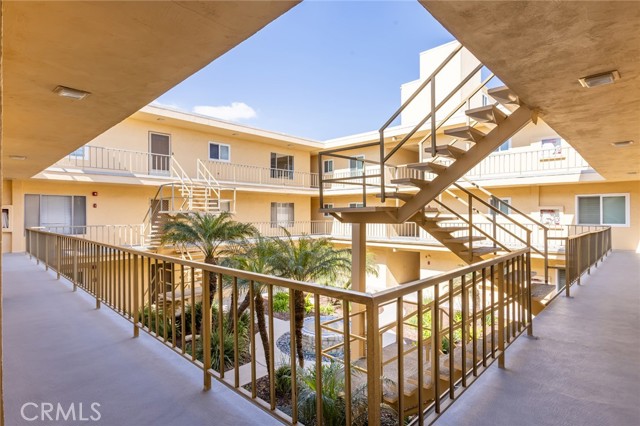 3695 Linden Avenue, Long Beach CA: https://media.crmls.org/medias/d9710efa-e0a9-41b9-8568-ca358604e64f.jpg
