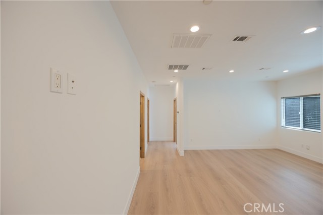 Detail Gallery Image 15 of 27 For 19617 Oxnard St, Tarzana,  CA 91356 - 3 Beds | 2 Baths