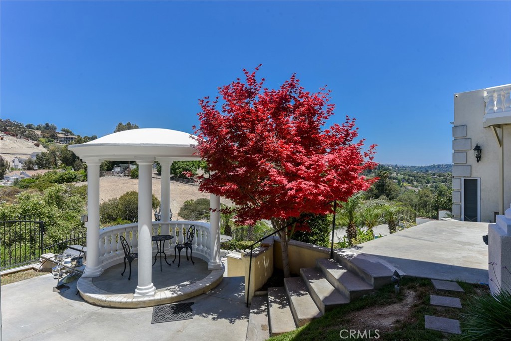 https://media.crmls.org/medias/d9722160-20ab-493d-a445-e9a796dcd911.jpg?preset=X-Large