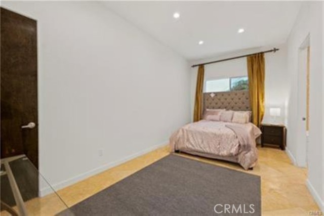 Detail Gallery Image 4 of 25 For 5353 Shirley Ave, Tarzana,  CA 91316 - 5 Beds | 4 Baths