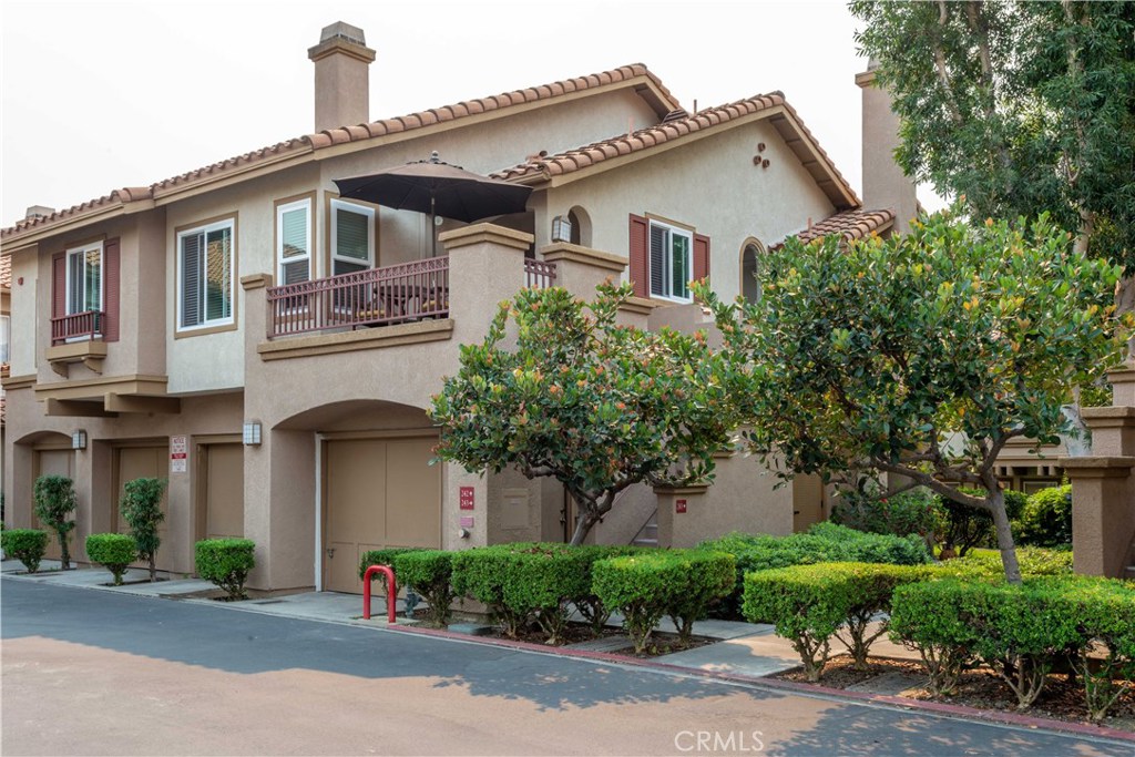 Don't miss out on this rarely available California Court 2 bedroom carriage home, with patio and direct access to the garage at exterior ground level of stairs. The unit is a perfect first time, down size, or investment property; it is well situated for recreation and access. Enjoy HOA amenities and Lake Mission Viejo membership, as well as the surrounding trails. The owners have invested in many upgrades including:
*One year new Milguard dual pane windows
*One year new stainless steel Whirlpool appliances
*Fresh interior paint (HOA has just begun exterior painting)
*Approx 6 years new HVAC system
*Approx 6 years new water heater
*Recessed lighting installed in living and dining areas
*Dimmer/fan speed controls in dining and bedrooms
*Custom electrical outlets for mounting TVs in living and bedrooms
*Custom vinyl blinds
*Ample built in storage in garage