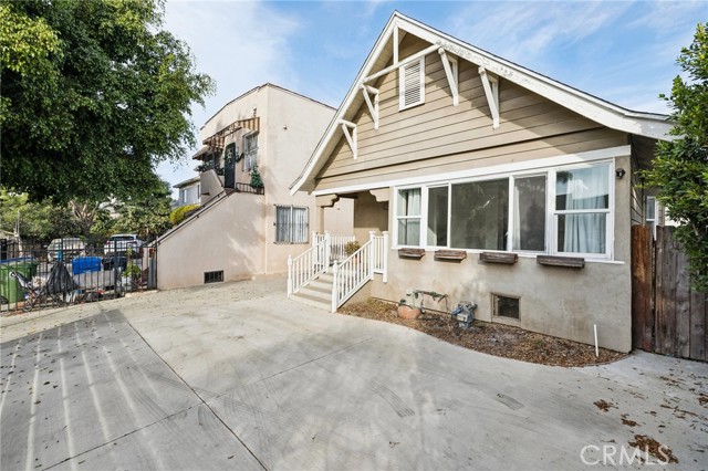 Detail Gallery Image 3 of 31 For 1781 W 25th St, Los Angeles,  CA 90018 - 3 Beds | 2 Baths