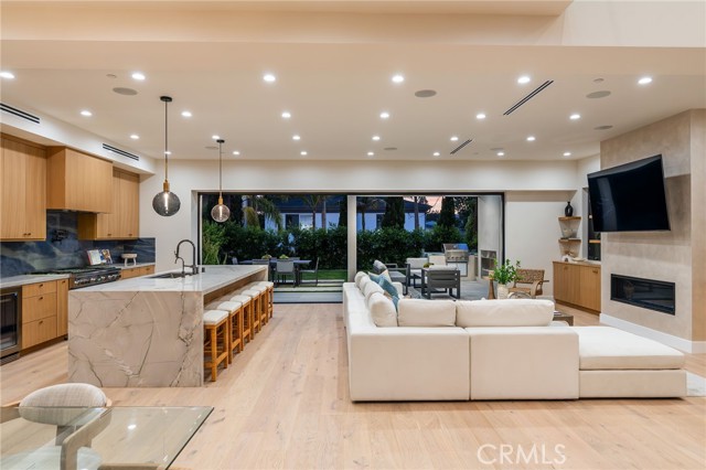 1721 Oak Avenue, Manhattan Beach CA: https://media.crmls.org/medias/d973210c-e7b9-4ce5-b157-4e12432a7a9b.jpg
