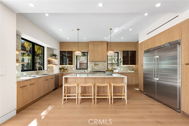 22640 Clarendon Street, Woodland Hills CA: https://media.crmls.org/medias/d97329f0-720a-41f4-9b38-70d003501ae9.jpg