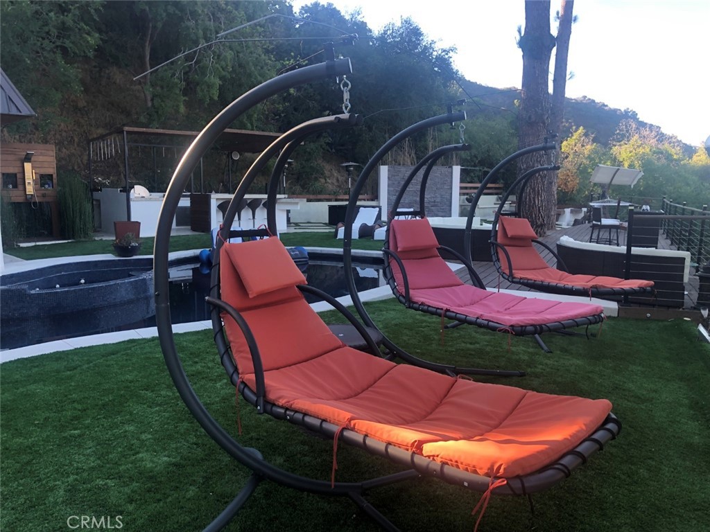 https://media.crmls.org/medias/d9738b9d-0d02-49aa-bb54-a61e9d96c742.jpg?preset=X-Large