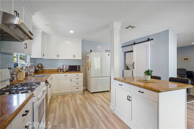 Detail Gallery Image 17 of 48 For 6916 Claire Ave, Reseda,  CA 91335 - 4 Beds | 3 Baths