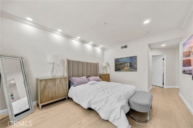Detail Gallery Image 21 of 46 For 235 S Gale #102,  Beverly Hills,  CA 90211 - 2 Beds | 2 Baths