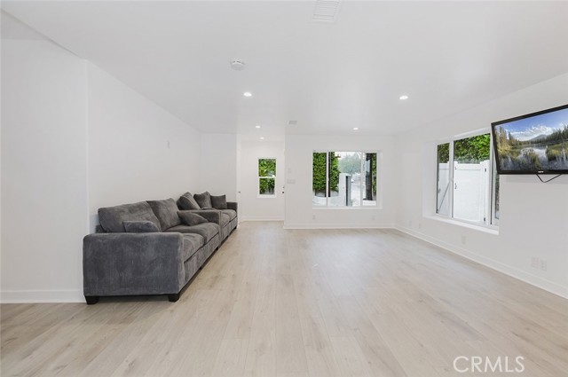 Detail Gallery Image 6 of 51 For 13631 Eldridge Ave, Sylmar,  CA 91342 - 4 Beds | 3 Baths