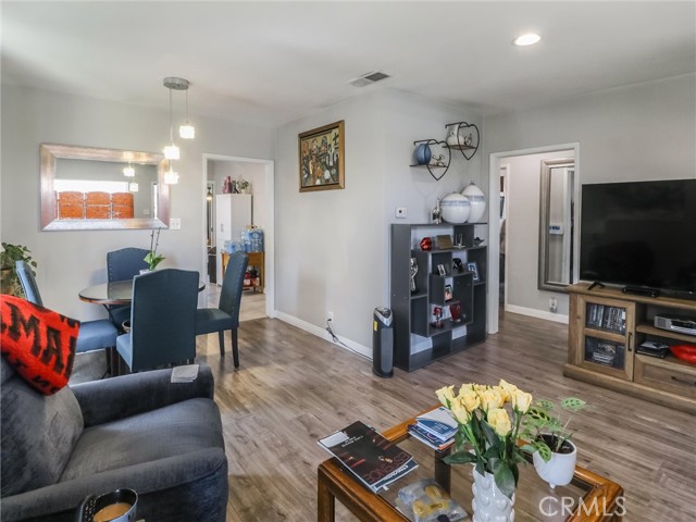 Detail Gallery Image 6 of 16 For 2026 W 94th Pl, Los Angeles,  CA 90047 - 4 Beds | 2 Baths