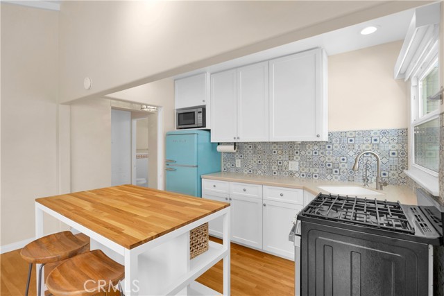 220 Cliff Drive, Laguna Beach CA: https://media.crmls.org/medias/d976e1d1-88fb-449c-b2bd-94c7271fc7a4.jpg
