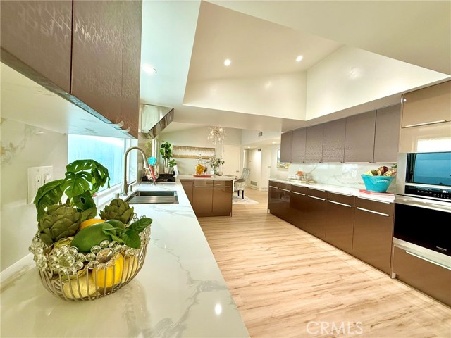 Detail Gallery Image 17 of 70 For 3432 Yellowtail Dr, Los Alamitos,  CA 90720 - 5 Beds | 4 Baths