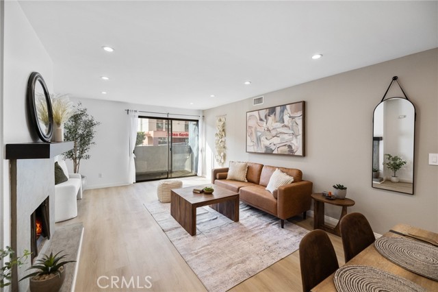 1940 N Highland Avenue, Los Angeles CA: https://media.crmls.org/medias/d9776ff2-f878-4f6f-bea0-e755c08bd578.jpg