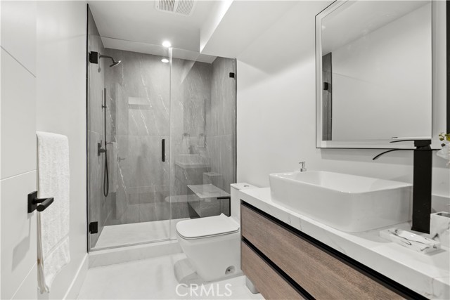 Detail Gallery Image 18 of 30 For 2369 Jupiter Dr, Los Angeles,  CA 90046 - 4 Beds | 4 Baths