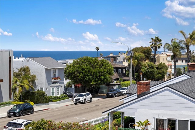 2114 Manhattan Ave, Hermosa Beach CA: https://media.crmls.org/medias/d977ba9c-3e48-4308-83c2-87a31aa7940e.jpg
