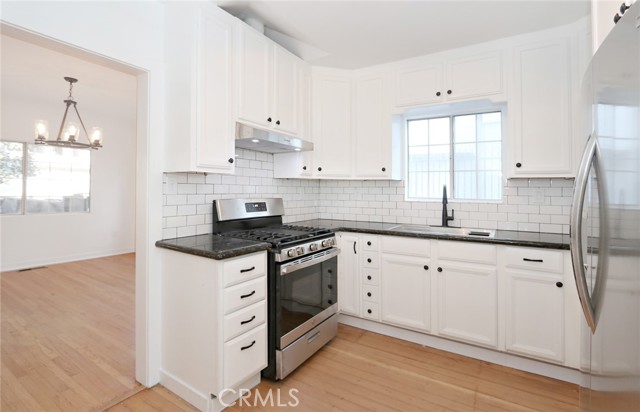 Image 14 of 71 For 1361 Armadale Avenue