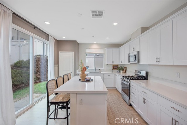 18147 Jupiter Lane, Saugus CA: https://media.crmls.org/medias/d9789307-ccab-4c75-9ba4-476f5074dd73.jpg