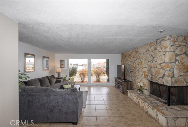 Detail Gallery Image 5 of 39 For 27448 Outrigger Ln, Helendale,  CA 92342 - 2 Beds | 2 Baths