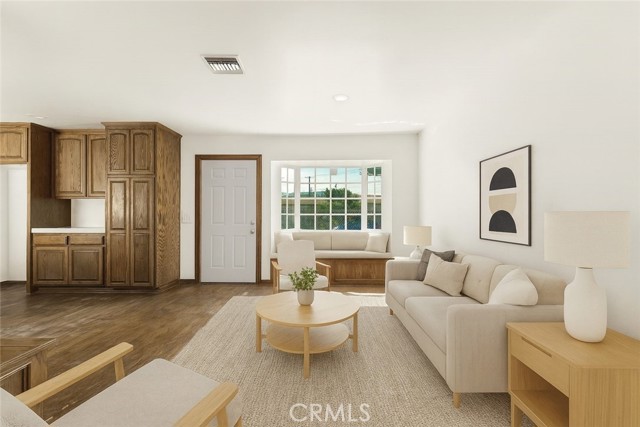 Detail Gallery Image 1 of 26 For 22319 Park St, Newhall,  CA 91321 - 3 Beds | 1/1 Baths