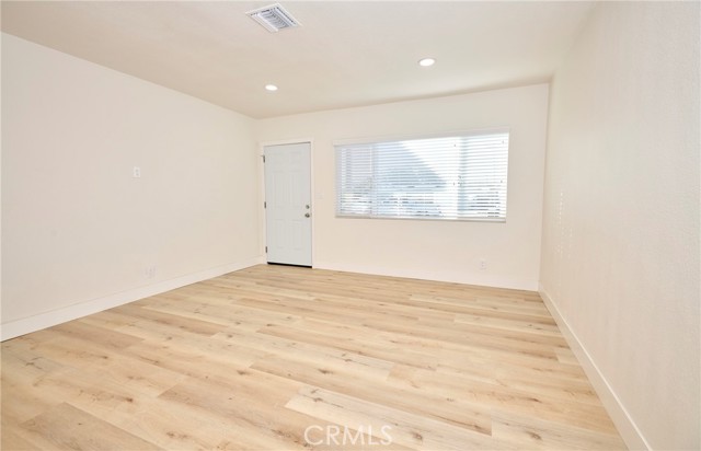 6001 De La Vista, Jurupa Valley CA: https://media.crmls.org/medias/d9793f56-280d-494f-badd-ffc114ed4d22.jpg