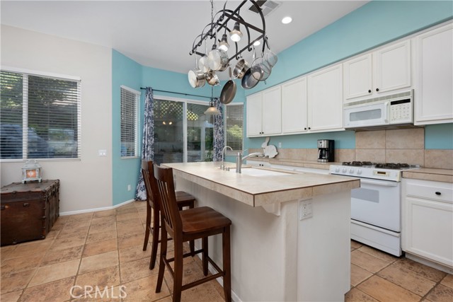 42708 Mountain Shadow Road, Murrieta CA: https://media.crmls.org/medias/d979c264-e4b4-4575-977e-238bdf5d761a.jpg