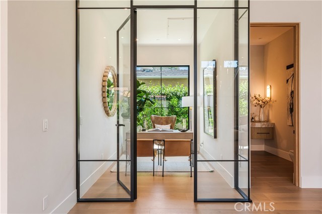 Detail Gallery Image 13 of 37 For 16711 Moorpark St, Encino,  CA 91436 - 6 Beds | 6/1 Baths