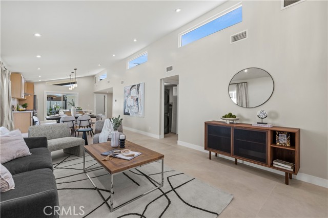 Detail Gallery Image 5 of 36 For 3923 Edenhurst Ave, Los Angeles,  CA 90039 - 4 Beds | 3 Baths