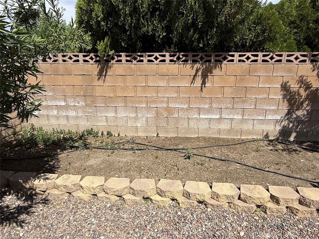 https://media.crmls.org/medias/d97b7924-795f-41de-a934-8a7fb0e20796.jpg?preset=X-Large