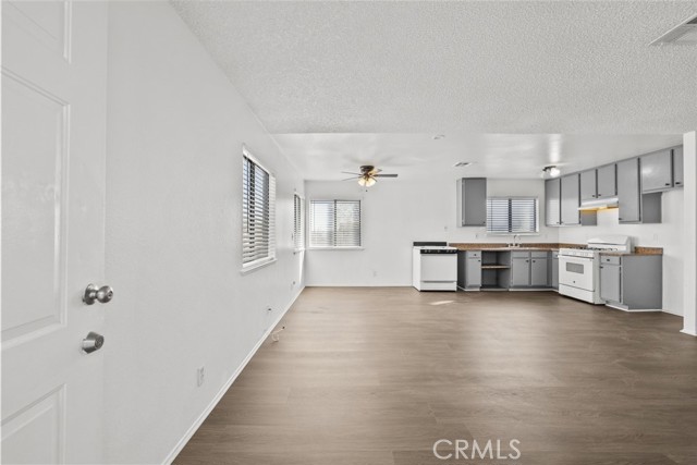 Detail Gallery Image 4 of 26 For 38501 Larkin Ave #4,  Palmdale,  CA 93550 - 2 Beds | 1 Baths