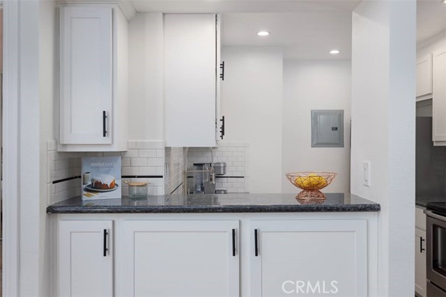 Detail Gallery Image 5 of 23 For 7890 E Spring 24b,  Long Beach,  CA 90815 - 1 Beds | 1 Baths