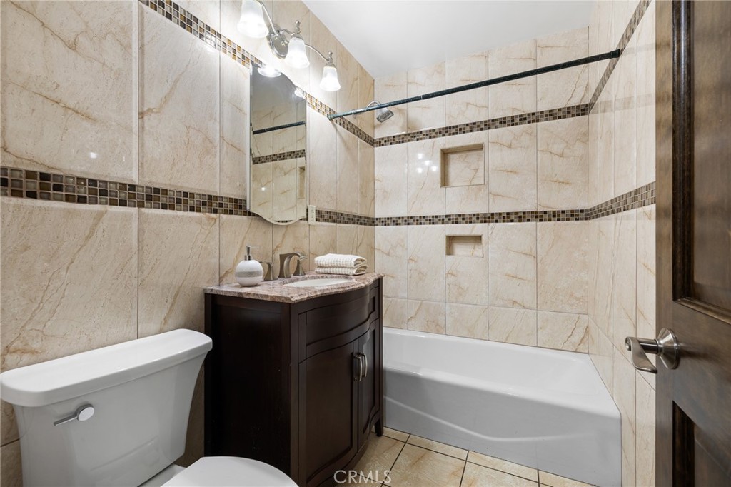 https://media.crmls.org/medias/d97c9a96-4380-412c-baf9-940ec5685e2c.jpg?preset=X-Large