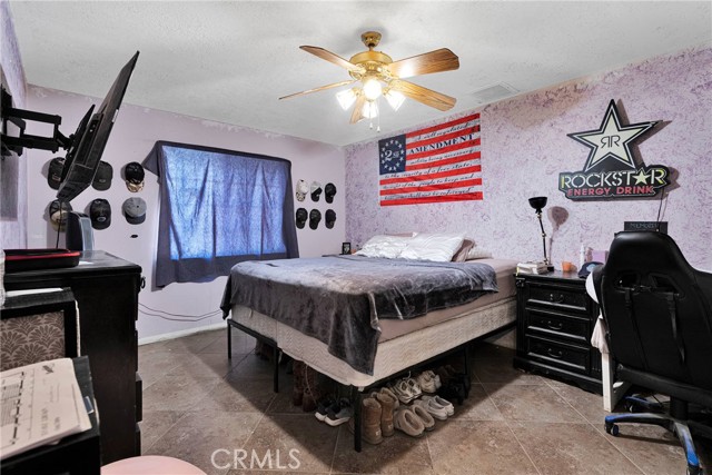 25733 Roundup Way, Apple Valley CA: https://media.crmls.org/medias/d97cf950-64bb-490c-8fa0-45818ffb98b6.jpg