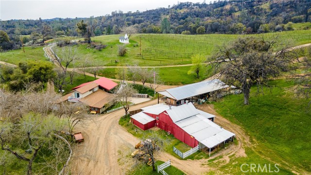 Detail Gallery Image 10 of 42 For 4063 Triangle Rd., Mariposa,  CA 95338 - 4 Beds | 5 Baths