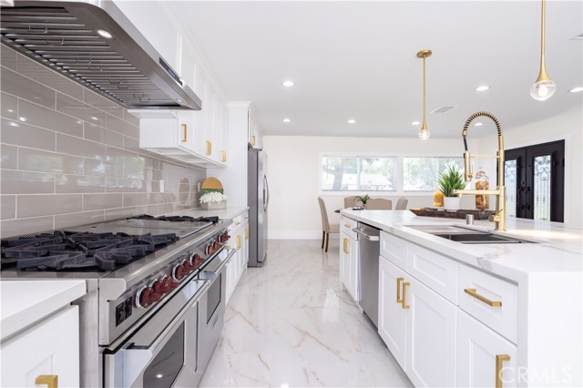 Detail Gallery Image 13 of 53 For 20133 Superior St, Chatsworth,  CA 91311 - 4 Beds | 3 Baths