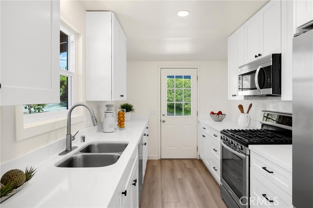 Detail Gallery Image 19 of 70 For 1961 Temple Hills Dr, Laguna Beach,  CA 92651 - 4 Beds | 4 Baths