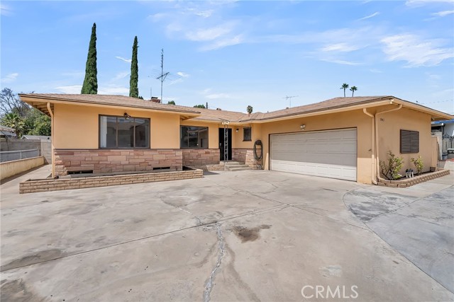 Detail Gallery Image 1 of 29 For 5943 Grand Ave, Riverside,  CA 92504 - 2 Beds | 2 Baths