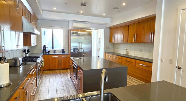 Detail Gallery Image 7 of 24 For 237 1st St, Huntington Beach,  CA 92648 - 4 Beds | 3/2 Baths