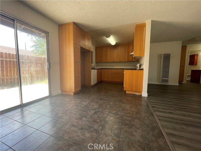 Detail Gallery Image 4 of 12 For 55725 Pueblo Trl #B,  Yucca Valley,  CA 92284 - 2 Beds | 1 Baths
