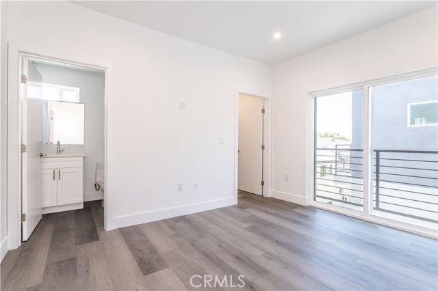 1032 N Oxford Avenue, Los Angeles CA: https://media.crmls.org/medias/d980ff14-17a8-4d2d-999d-d67917fdc00b.jpg